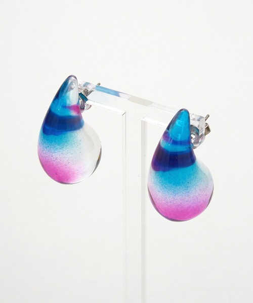 an meets zakka(アンミツザッカ)の「an meets zakka クリアグラデーションティアドロップアクリルピアス(ピアス(両耳用)・レディース・ブラック系/グリーン系/ブルー系/ピンク系1/ピンク系2/ピンク系3/レッド系1/レッド系2/クリア/ブラウン系・ONESIZE)」の19枚目の写真