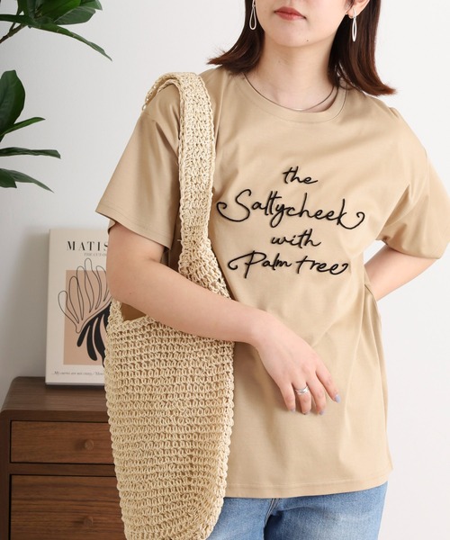 BRODIAEA(ブローディア)の「BRODIAEA 歯ブラシ加工刺繍Tシャツ 半袖カットソー(Tシャツ/カットソー・レディース・オフホワイト/ベージュ/ライトグリーン/ピンク/ネイビー・40)」の1枚目の写真