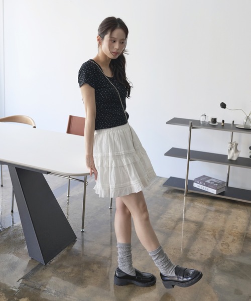 UNE MANSION（ユヌマンション）の「【春夏大活躍！】ラブリー小花柄ヘンリーネック半袖Tシャツカットソー（Tシャツ/カットソー・レディース・ブラック/ホワイト/グレー・FREE）」の19枚目の写真