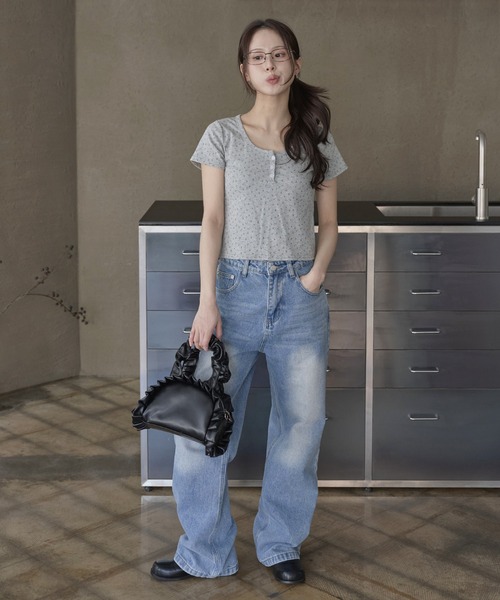 UNE MANSION（ユヌマンション）の「【春夏大活躍！】ラブリー小花柄ヘンリーネック半袖Tシャツカットソー（Tシャツ/カットソー・レディース・ブラック/ホワイト/グレー・FREE）」の13枚目の写真