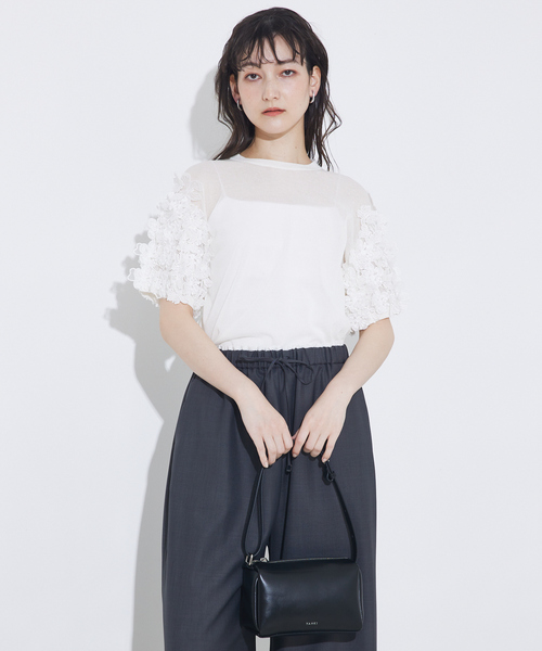 qualite（カリテ）の「boussole×qualiteフラワーエンブロPO/シアーニット/オフィスカジュアル/サマーニット（Tシャツ/カットソー・レディース・ブラック/オフホワイト・フリー）」の3枚目の写真