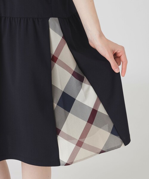 BLUE LABEL CRESTBRIDGE(ブルーレーベルクレストブリッジ)の「コンパクトポンチティアードドレス(ワンピース・レディース・ダークネイビー/ブルー・36/38)」の12枚目の写真