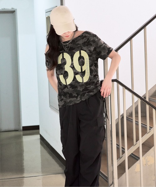 GORGE(ゴージ)の「ワンショルカモフラトップス/ワンオフショルダーギャザーリボンTシャツ(Tシャツ/カットソー・レディース・ブラック/グリーン・F)」の8枚目の写真