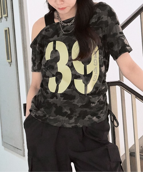 GORGE(ゴージ)の「ワンショルカモフラトップス/ワンオフショルダーギャザーリボンTシャツ(Tシャツ/カットソー・レディース・ブラック/グリーン・F)」の16枚目の写真