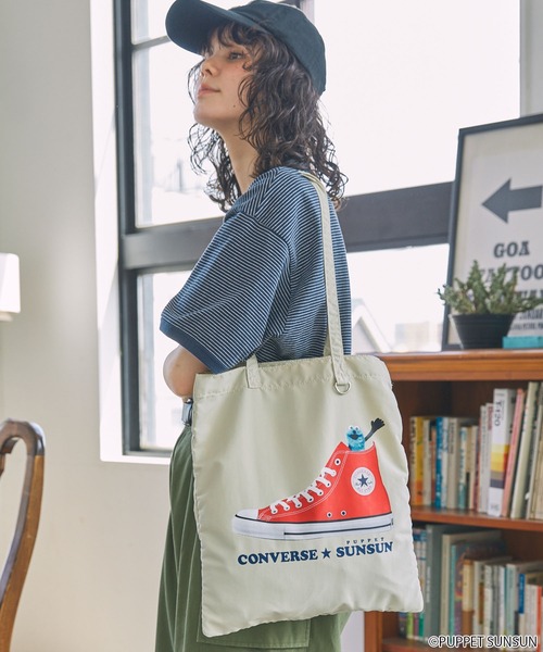 CONVERSE（コンバース）の「【 CONVERS × PUPPET SUNSUN 】コンバース × パペットスンスン コラボ グラフィックプリント フラット トートバッグ（トートバッグ・レディース・アイボリー/サックスブルー/ブラック/ピンク/イエロー・FREE）」の7枚目の写真