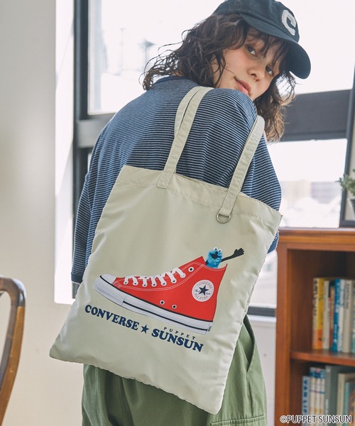 CONVERSE（コンバース）の「【 CONVERS × PUPPET SUNSUN 】コンバース × パペットスンスン コラボ グラフィックプリント フラット トートバッグ（トートバッグ・レディース・アイボリー/サックスブルー/ブラック/ピンク/イエロー・FREE）」の8枚目の写真