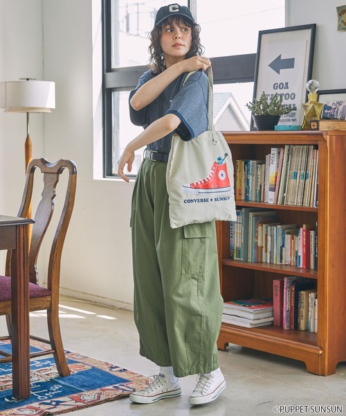 CONVERSE（コンバース）の「【 CONVERS × PUPPET SUNSUN 】コンバース × パペットスンスン コラボ グラフィックプリント フラット トートバッグ（トートバッグ・レディース・アイボリー/サックスブルー/ブラック/ピンク/イエロー・FREE）」の10枚目の写真