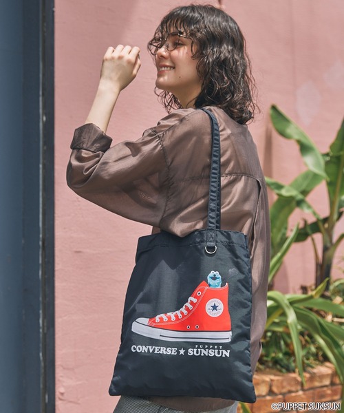 CONVERSE（コンバース）の「【 CONVERS × PUPPET SUNSUN 】コンバース × パペットスンスン コラボ グラフィックプリント フラット トートバッグ（トートバッグ・レディース・アイボリー/サックスブルー/ブラック/ピンク/イエロー・FREE）」の13枚目の写真