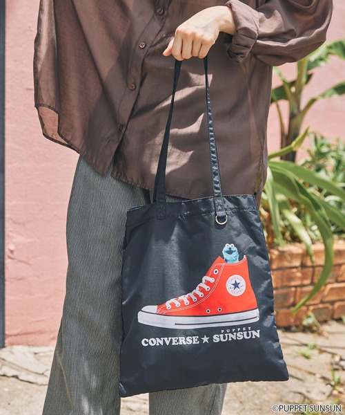 CONVERSE（コンバース）の「【 CONVERS × PUPPET SUNSUN 】コンバース × パペットスンスン コラボ グラフィックプリント フラット トートバッグ（トートバッグ・レディース・アイボリー/サックスブルー/ブラック/ピンク/イエロー・FREE）」の15枚目の写真