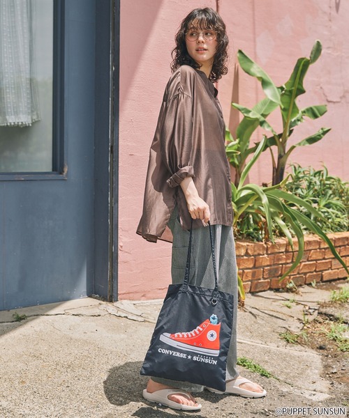 CONVERSE（コンバース）の「【 CONVERS × PUPPET SUNSUN 】コンバース × パペットスンスン コラボ グラフィックプリント フラット トートバッグ（トートバッグ・レディース・アイボリー/サックスブルー/ブラック/ピンク/イエロー・FREE）」の16枚目の写真