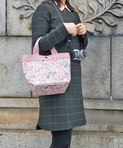 sanrio(サンリオ)の「サンリオキャラクターズ トートバッグ 小 Cyalel Yahata【日本製】(トートバッグ・レディース・ピンク系その他2/ピンク系その他/ピンク・FREE)」の9枚目の写真