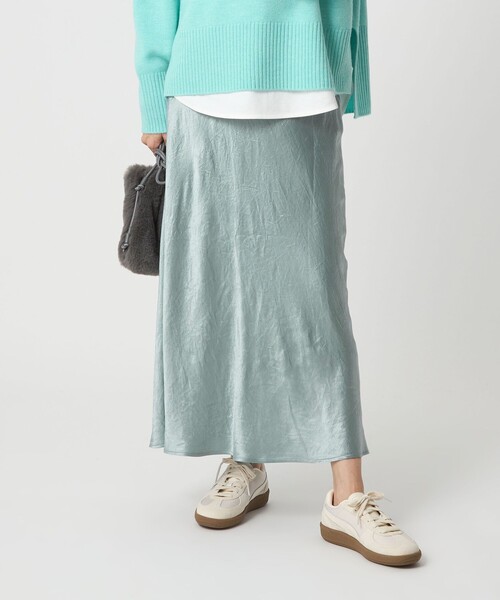 green label relaxing(グリーンレーベルリラクシング)の「サテン ナロー スカート(スカート・レディース・ブラック/ブラウン/オフホワイト/モカ/ライトブルー・38/36)」の5枚目の写真