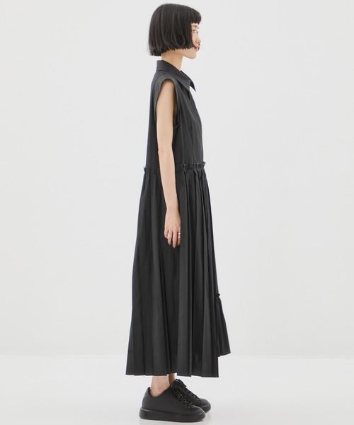 STUDIOUS(ステュディオス)の「【STUDIOUS/ステュディオス】Asymmetry pleats one-piece/アシンメトリープリーツワンピース/シャツワンピ(ワンピース・レディース・ホワイト/ブラック・2/1)」の14枚目の写真