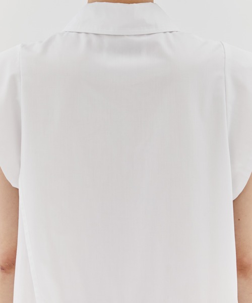 STUDIOUS(ステュディオス)の「【STUDIOUS/ステュディオス】Asymmetry pleats one-piece/アシンメトリープリーツワンピース/シャツワンピ(ワンピース・レディース・ホワイト/ブラック・2/1)」の8枚目の写真