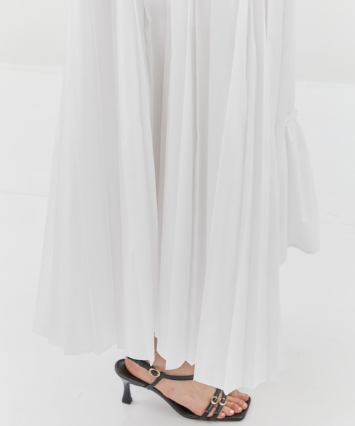 STUDIOUS(ステュディオス)の「【STUDIOUS/ステュディオス】Asymmetry pleats one-piece/アシンメトリープリーツワンピース/シャツワンピ(ワンピース・レディース・ホワイト/ブラック・2/1)」の7枚目の写真