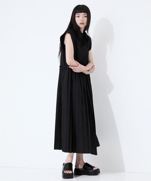 STUDIOUS(ステュディオス)の「【STUDIOUS/ステュディオス】Asymmetry pleats one-piece/アシンメトリープリーツワンピース/シャツワンピ(ワンピース・レディース・ホワイト/ブラック・2/1)」の19枚目の写真