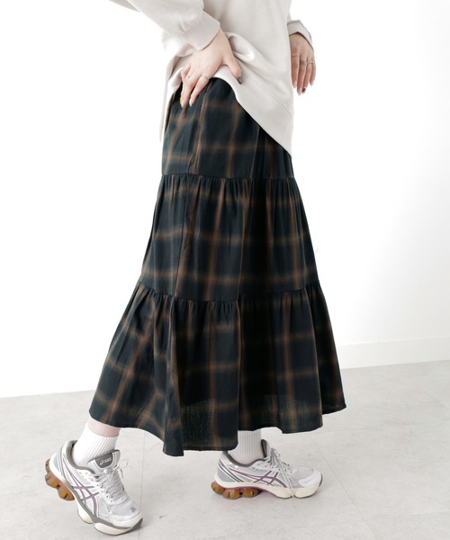 BELLUNA PLUS（ベルーナ）の「綿１００％チェック柄ティアードスカート（スカート・レディース・ブルー系その他/ブラウン系その他/ネイビー・SMALL/LARGE/X-LARGE/MEDIUM）」の11枚目の写真