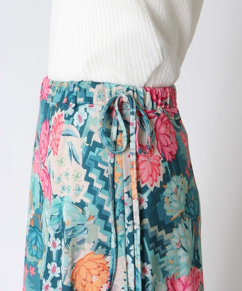 Three Four Time(スリーフォータイム)の「レトロフラワープリントスカート(スカート・レディース・グリーン・FREE)」の4枚目の写真