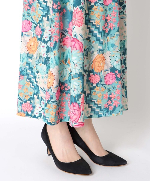 Three Four Time(スリーフォータイム)の「レトロフラワープリントスカート(スカート・レディース・グリーン・FREE)」の3枚目の写真