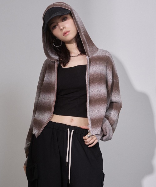 ENVYM（アンビー）の「グラデーションボーダーニットフーディー（カーディガン/ボレロ・レディース・ブラック/ネイビー/ブラウン・FREE）」の3枚目の写真