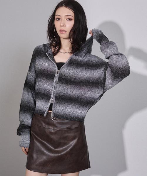 ENVYM（アンビー）の「グラデーションボーダーニットフーディー（カーディガン/ボレロ・レディース・ブラック/ネイビー/ブラウン・FREE）」の2枚目の写真