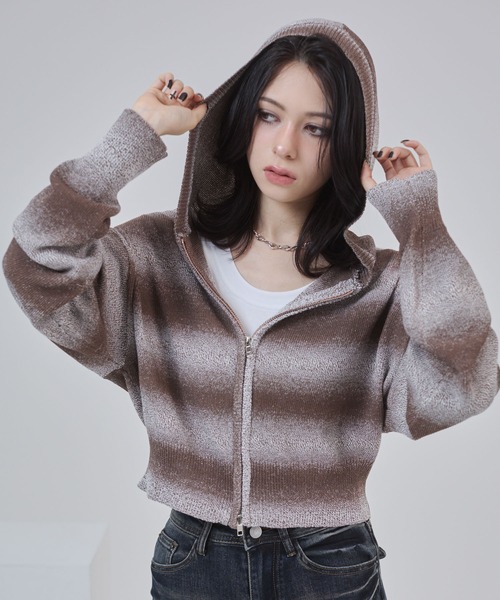 ENVYM（アンビー）の「グラデーションボーダーニットフーディー（カーディガン/ボレロ・レディース・ブラック/ネイビー/ブラウン・FREE）」の18枚目の写真