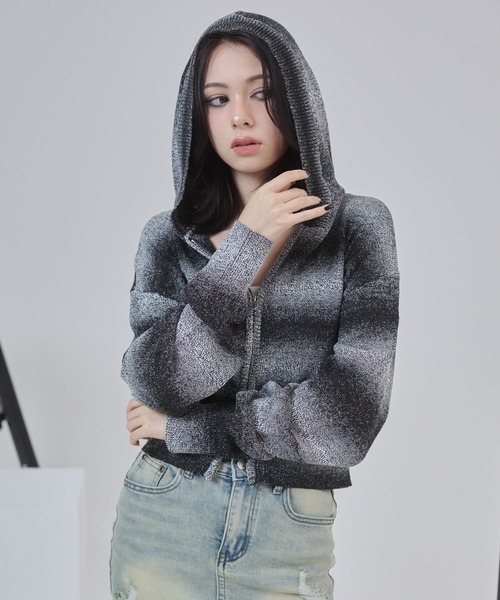 ENVYM（アンビー）の「グラデーションボーダーニットフーディー（カーディガン/ボレロ・レディース・ブラック/ネイビー/ブラウン・FREE）」の4枚目の写真