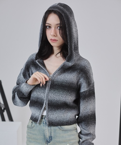 ENVYM（アンビー）の「グラデーションボーダーニットフーディー（カーディガン/ボレロ・レディース・ブラック/ネイビー/ブラウン・FREE）」の5枚目の写真