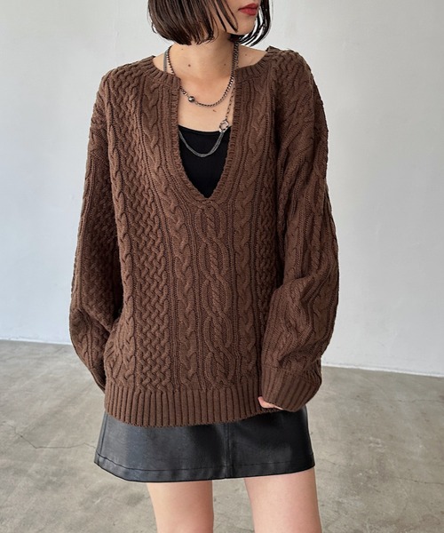 PAGEBOY（ページボーイ）の「＜自宅で洗える！＞WEB限定/ケーブルVネックプルオーバー（ニット/セーター・レディース・ブラック/オフホワイト/ブルー/ブラウン/グリーン/レッド/ベージュ・FREE）」の3枚目の写真