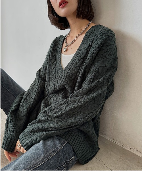 PAGEBOY（ページボーイ）の「＜自宅で洗える！＞WEB限定/ケーブルVネックプルオーバー（ニット/セーター・レディース・ブラック/オフホワイト/ブルー/ブラウン/グリーン/レッド/ベージュ・FREE）」の5枚目の写真