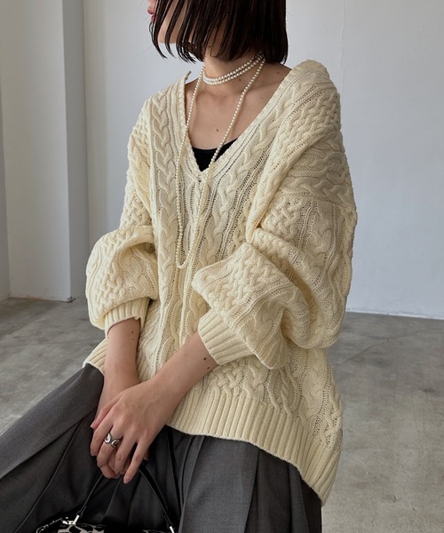 PAGEBOY（ページボーイ）の「＜自宅で洗える！＞WEB限定/ケーブルVネックプルオーバー（ニット/セーター・レディース・ブラック/オフホワイト/ブルー/ブラウン/グリーン/レッド/ベージュ・FREE）」の13枚目の写真