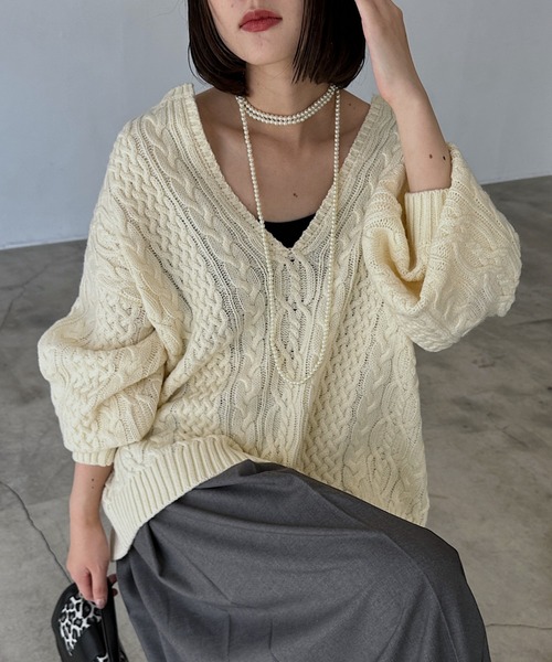 PAGEBOY（ページボーイ）の「＜自宅で洗える！＞WEB限定/ケーブルVネックプルオーバー（ニット/セーター・レディース・ブラック/オフホワイト/ブルー/ブラウン/グリーン/レッド/ベージュ・FREE）」の14枚目の写真