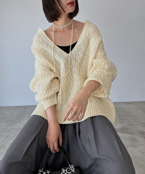 PAGEBOY（ページボーイ）の「＜自宅で洗える！＞WEB限定/ケーブルVネックプルオーバー（ニット/セーター・レディース・ブラック/オフホワイト/ブルー/ブラウン/グリーン/レッド/ベージュ・FREE）」の12枚目の写真