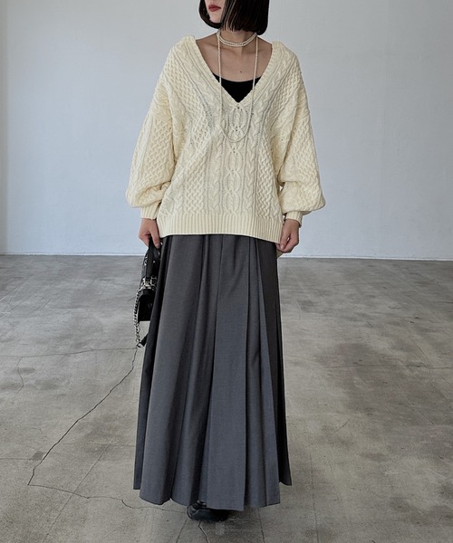 PAGEBOY（ページボーイ）の「＜自宅で洗える！＞WEB限定/ケーブルVネックプルオーバー（ニット/セーター・レディース・ブラック/オフホワイト/ブルー/ブラウン/グリーン/レッド/ベージュ・FREE）」の9枚目の写真