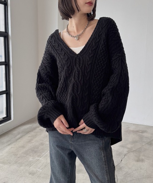 PAGEBOY（ページボーイ）の「＜自宅で洗える！＞WEB限定/ケーブルVネックプルオーバー（ニット/セーター・レディース・ブラック/オフホワイト/ブルー/ブラウン/グリーン/レッド/ベージュ・FREE）」の18枚目の写真