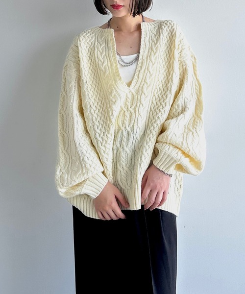 PAGEBOY（ページボーイ）の「＜自宅で洗える！＞WEB限定/ケーブルVネックプルオーバー（ニット/セーター・レディース・ブラック/オフホワイト/ブルー/ブラウン/グリーン/レッド/ベージュ・FREE）」の15枚目の写真