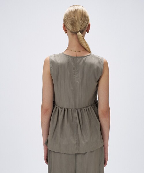 cloenc（クロエンス）の「【セットアップ／手洗い可】ペプラムZIPジレ（ベスト・レディース・ブラック/カーキ・02）」の6枚目の写真