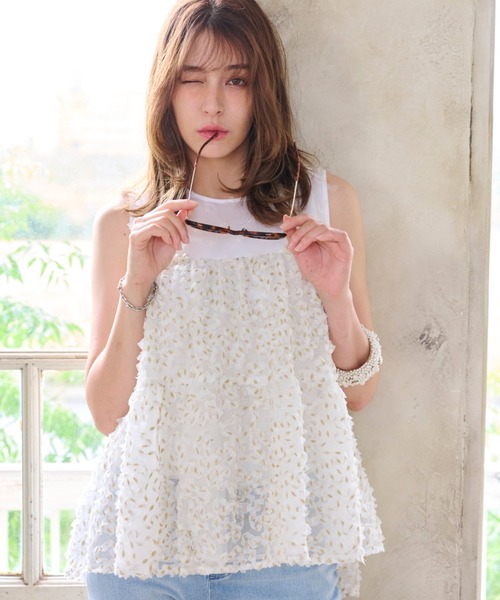 Chesty(チェスティー)の「シフォンフルールトップス(シャツ/ブラウス・レディース・オフホワイト/ホワイト×ブラック・1/0)」の1枚目の写真