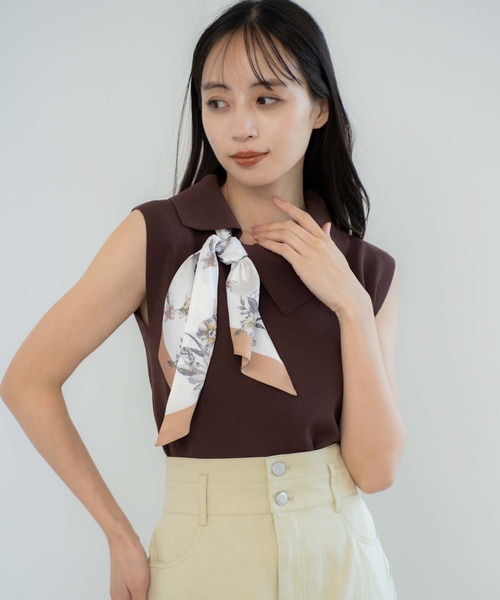 NOELA(ノエラ)の「スカーフ付きアシメカラーニット(ニット/セーター・レディース・ベージュ/ブラウン/ブルー・フリー)」の4枚目の写真