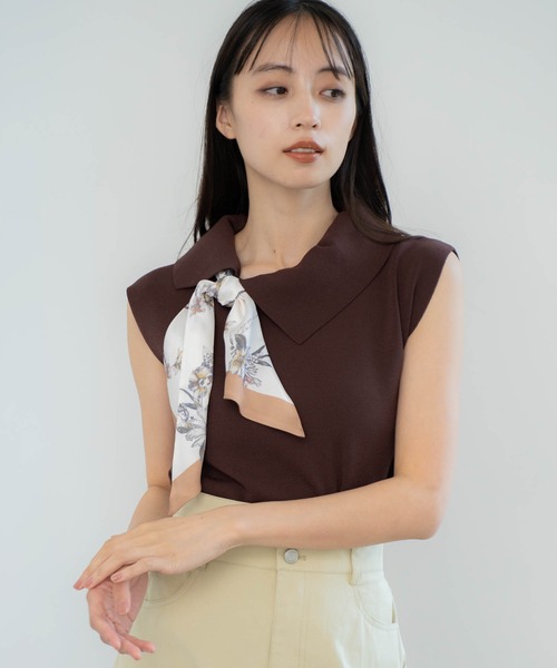 NOELA(ノエラ)の「スカーフ付きアシメカラーニット(ニット/セーター・レディース・ベージュ/ブラウン/ブルー・フリー)」の5枚目の写真