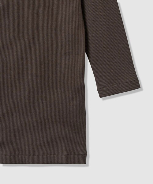 allureville(アルアバイル)の「テレコ3/4スリーブボートネックプルオーバー(Tシャツ/カットソー・レディース・オフホワイト/グレイッシュベージュ/ブルー/ダークブラウン・2)」の5枚目の写真