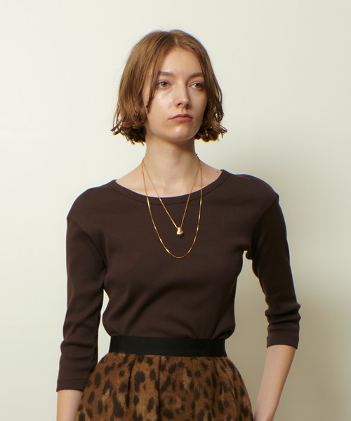 allureville(アルアバイル)の「テレコ3/4スリーブボートネックプルオーバー(Tシャツ/カットソー・レディース・オフホワイト/グレイッシュベージュ/ブルー/ダークブラウン・2)」の20枚目の写真