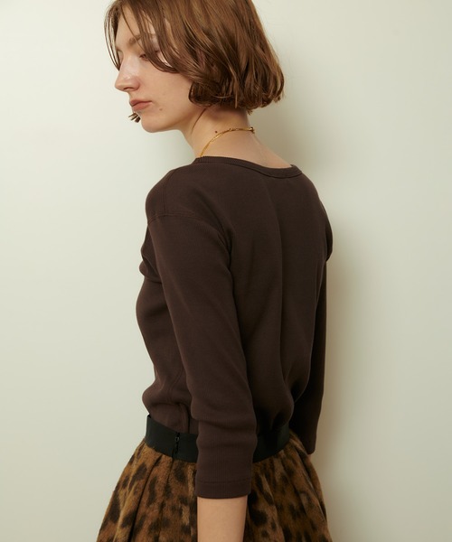 allureville(アルアバイル)の「テレコ3/4スリーブボートネックプルオーバー(Tシャツ/カットソー・レディース・オフホワイト/グレイッシュベージュ/ブルー/ダークブラウン・2)」の22枚目の写真