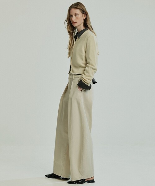 PUBLIC TOKYO(パブリックトウキョウ)の「PUBLIC CURVE CHINO(チノパンツ・レディース・ホワイト/ベージュ・2/1)」の4枚目の写真