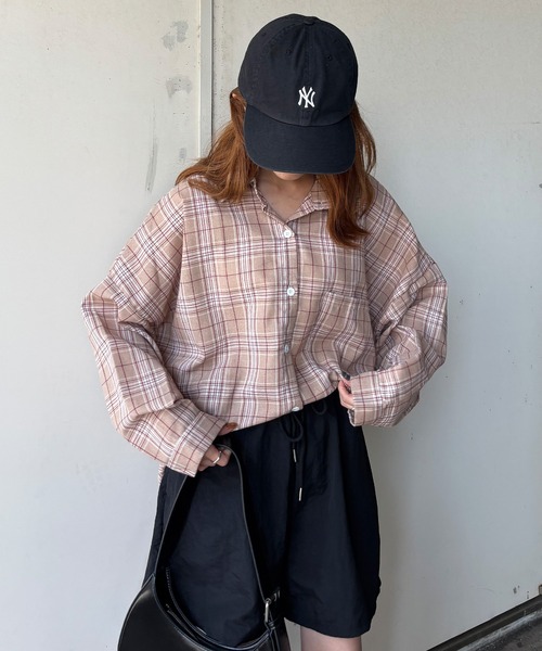 ISOOK（アイスー）の「【ISOOK / アイスー】チェックオーバーサイズシャツ / チェックシャツ メンズライク ビックサイズ ルーズ 長袖 グレー ベージュ ブルー 冷房対策 日差し対策 羽織り ZOZOTOWN限定（シャツ/ブラウス・レディース・チャコールグレー/ブルー/ベージュ・FREE）」の3枚目の写真