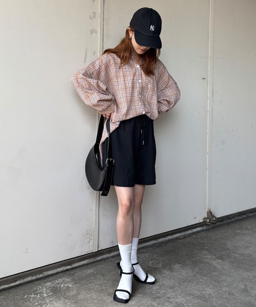 ISOOK（アイスー）の「【ISOOK / アイスー】チェックオーバーサイズシャツ / チェックシャツ メンズライク ビックサイズ ルーズ 長袖 グレー ベージュ ブルー 冷房対策 日差し対策 羽織り ZOZOTOWN限定（シャツ/ブラウス・レディース・チャコールグレー/ブルー/ベージュ・FREE）」の22枚目の写真