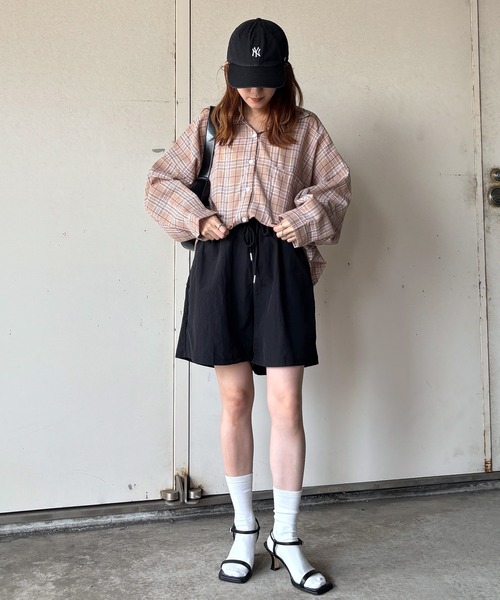 ISOOK（アイスー）の「【ISOOK / アイスー】チェックオーバーサイズシャツ / チェックシャツ メンズライク ビックサイズ ルーズ 長袖 グレー ベージュ ブルー 冷房対策 日差し対策 羽織り ZOZOTOWN限定（シャツ/ブラウス・レディース・チャコールグレー/ブルー/ベージュ・FREE）」の10枚目の写真