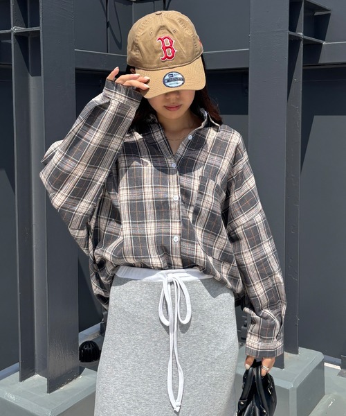 ISOOK（アイスー）の「【ISOOK / アイスー】チェックオーバーサイズシャツ / チェックシャツ メンズライク ビックサイズ ルーズ 長袖 グレー ベージュ ブルー 冷房対策 日差し対策 羽織り ZOZOTOWN限定（シャツ/ブラウス・レディース・チャコールグレー/ブルー/ベージュ・FREE）」の22枚目の写真