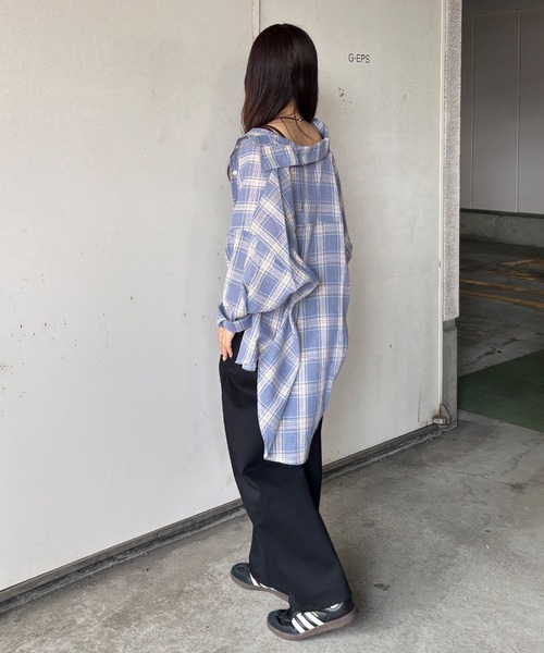 ISOOK（アイスー）の「【ISOOK / アイスー】チェックオーバーサイズシャツ / チェックシャツ メンズライク ビックサイズ ルーズ 長袖 グレー ベージュ ブルー 冷房対策 日差し対策 羽織り ZOZOTOWN限定（シャツ/ブラウス・レディース・チャコールグレー/ブルー/ベージュ・FREE）」の7枚目の写真