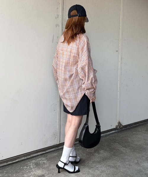 ISOOK（アイスー）の「【ISOOK / アイスー】チェックオーバーサイズシャツ / チェックシャツ メンズライク ビックサイズ ルーズ 長袖 グレー ベージュ ブルー 冷房対策 日差し対策 羽織り ZOZOTOWN限定（シャツ/ブラウス・レディース・チャコールグレー/ブルー/ベージュ・FREE）」の11枚目の写真